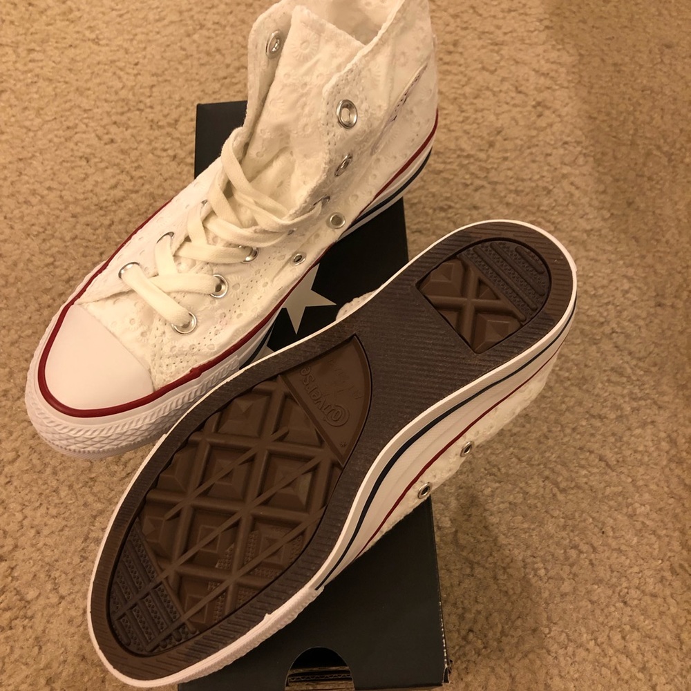 NWT Converse White Embroidered Garnet High Tops - Picture 3 of 5